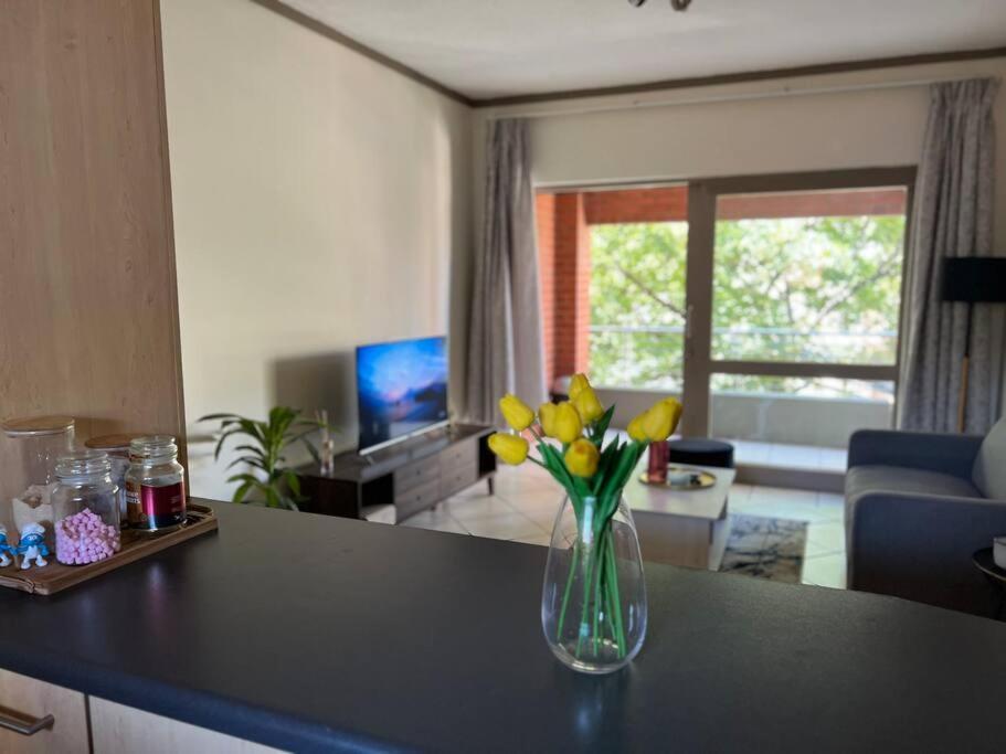 Stunning 1 Bedroom Apartment Sandton Bagian luar foto