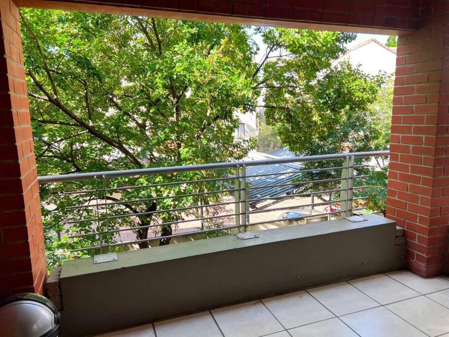 Stunning 1 Bedroom Apartment Sandton Bagian luar foto